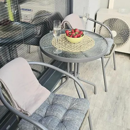 Apartment In Quiet Location Near The Center *