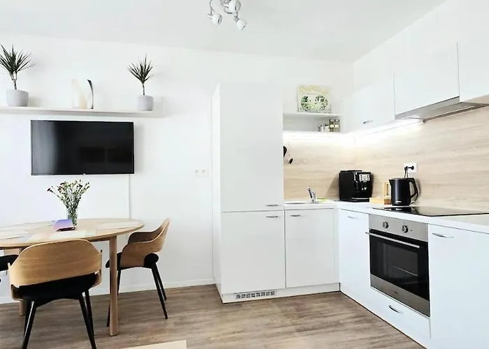 In Quiet Location Near The Center Apartment *