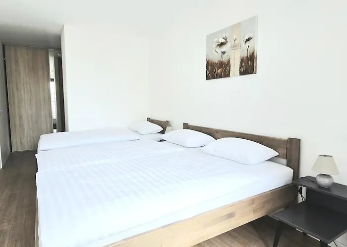 Apartment In Quiet Location Near The Center *